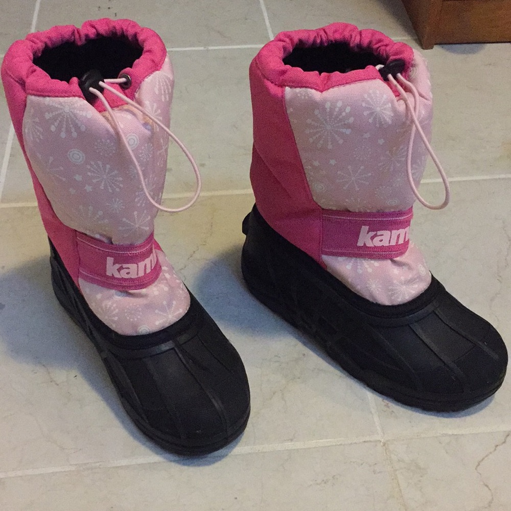Snow boots for Girls. Size 5. Good condition